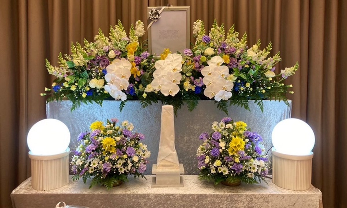 一日葬の花祭壇