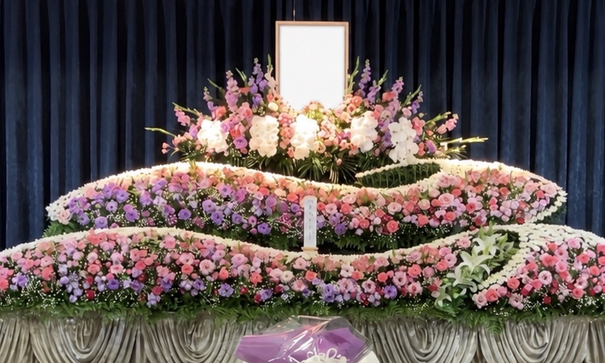 家族葬の花祭壇