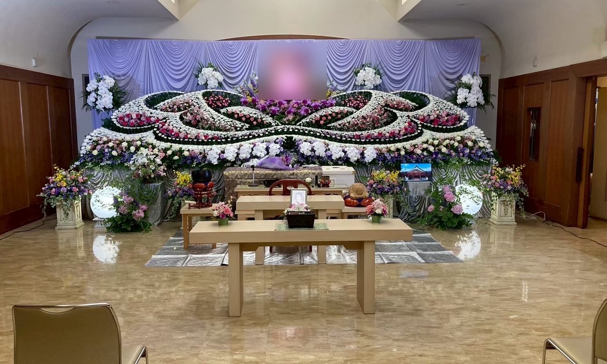 一般葬の花祭壇