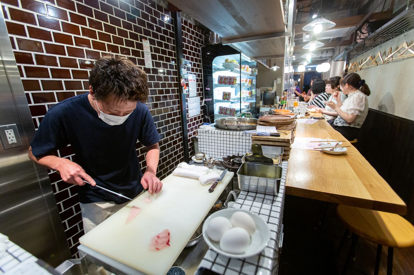 すこぶるの料理人による仕込みの手元