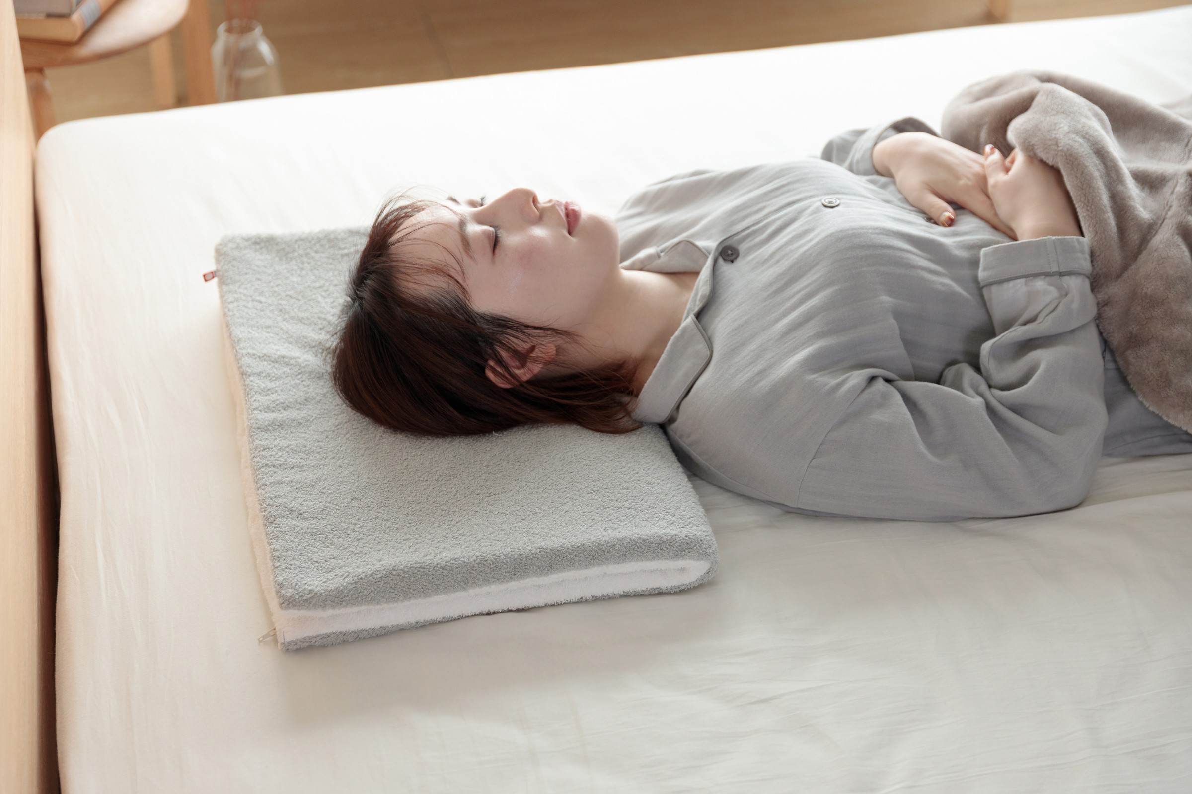 今治タオル枕を折り重ねて使用する姿