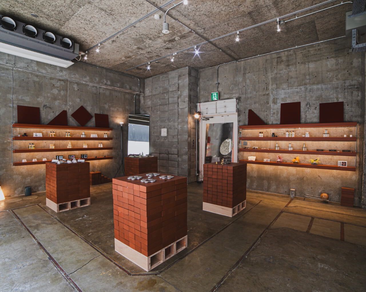 O ATELIER 店内