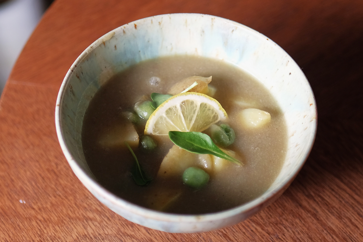 春のお豆と新じゃが芋のレモンバタースープ