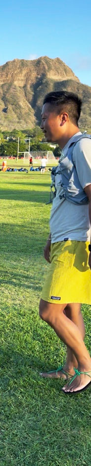 uekawa barefoot cover を履いて芝生の上を歩く