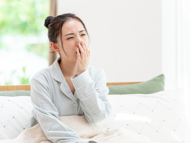 男性がプレゼンをしている画像